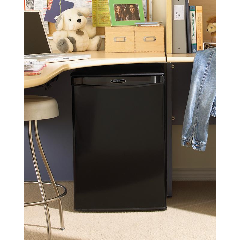 Danby 18-inch, 2.6 cu. ft. Compact Refrigerator DAR026A1BDD-1 IMAGE 5